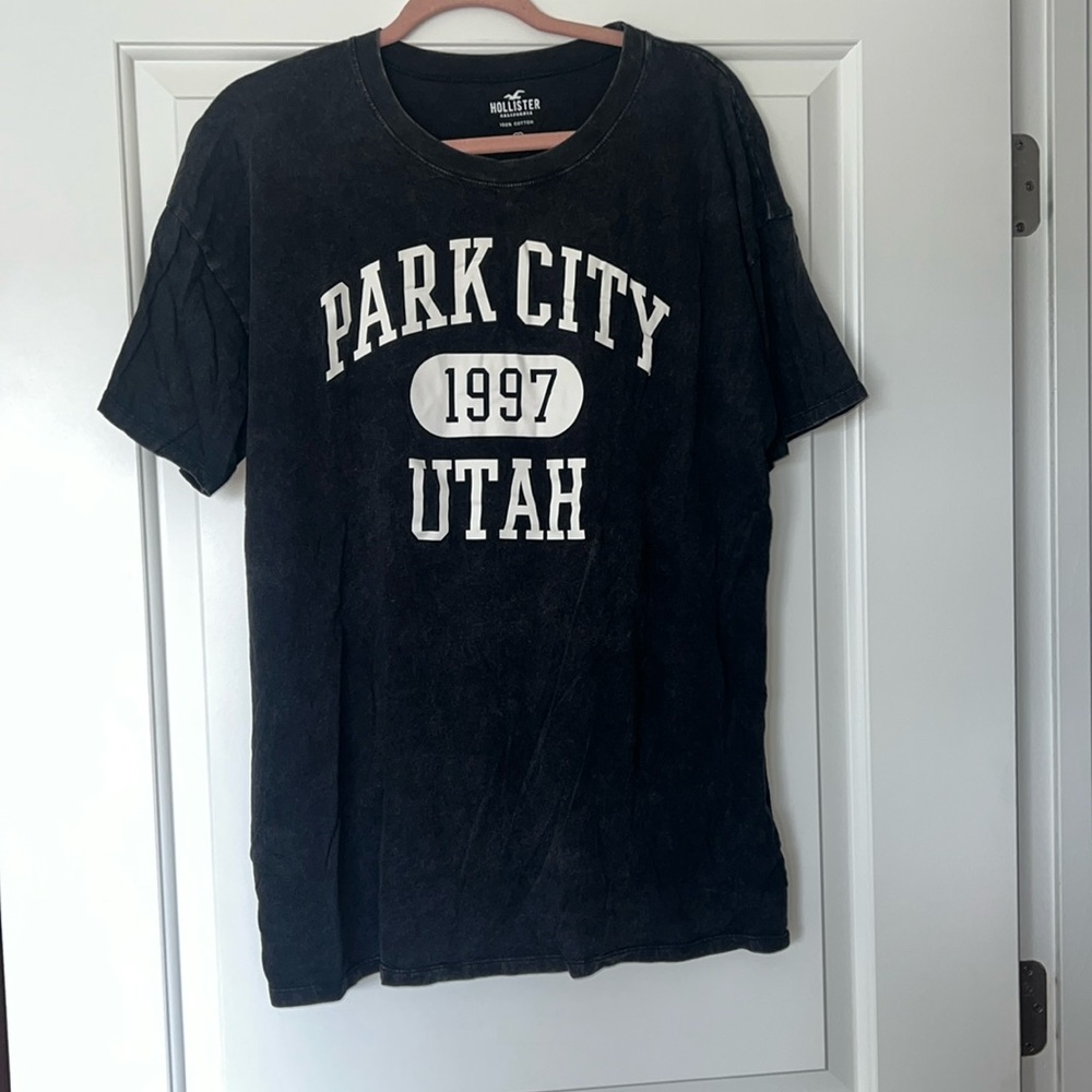 Hollister Graphic T-Shirt